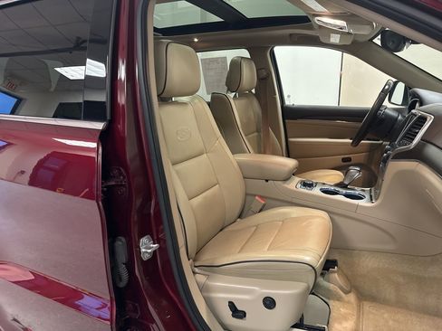 Used 2017 Jeep Grand Cherokee Overland w/ Jeep Active Safety Group image 43