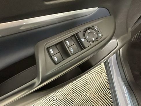 Used 2022 Chevrolet Bolt EUV Premier w/ Launch Edition FWD image 11
