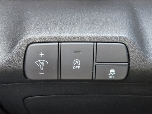 Certified 2025 Hyundai Elantra SE image 27