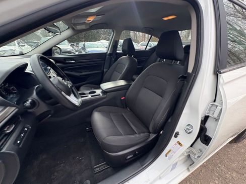 Used 2025 Nissan Altima 2.5 SV image 34