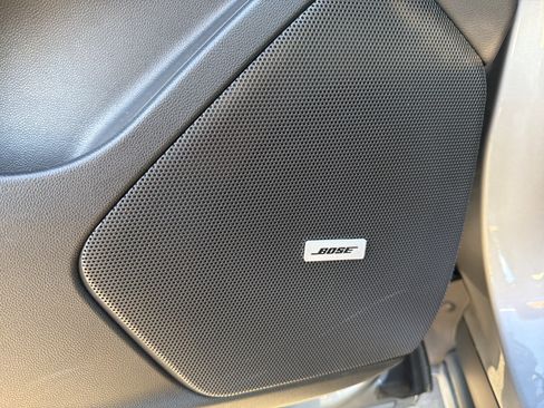 Used 2025 Cadillac XT6 Premium Luxury image 11