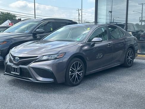 Used 2024 Toyota Camry SE w/ Cold Weather Package FWD image 1