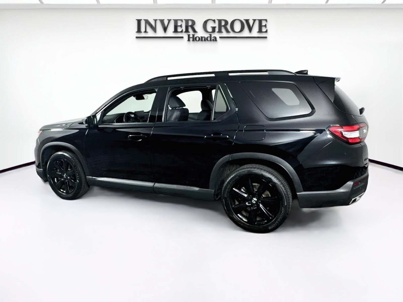 Used 2025 Honda Pilot Black Edition image 7