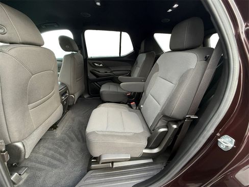 Used 2023 Chevrolet Traverse LT image 15