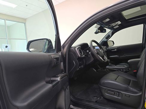 Certified 2023 Toyota Tacoma TRD Off-Road w/ TRD Premium Off Road Package AWD/4WD image 22