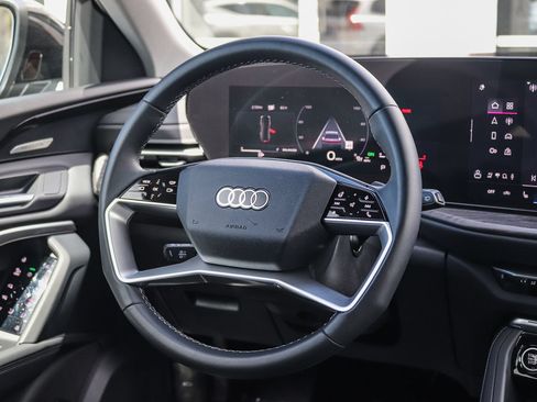 Certified 2025 Audi Q5 Premium Plus w/ Premium Plus AWD/4WD image 17