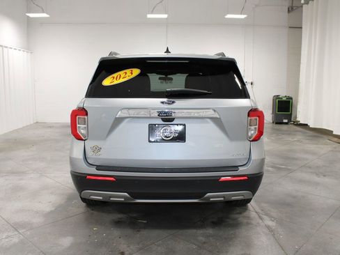 Used 2023 Ford Explorer XLT w/ Equipment Group 202A image 7