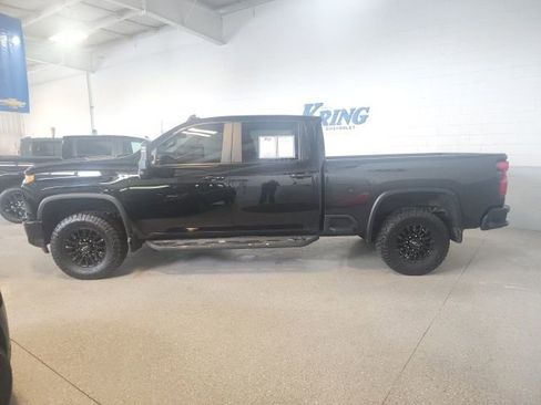 Used 2022 Chevrolet Silverado 2500 LT w/ Midnight Edition image 2