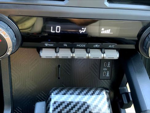 Used 2025 Toyota Tacoma TRD Off-Road image 34