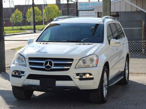 Used 2011 Mercedes-Benz GL 450 4MATIC image 3