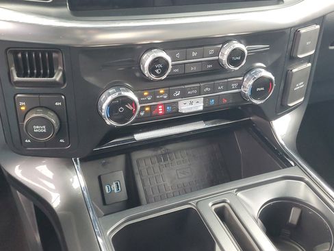 Used 2022 Ford F150 Lariat w/ Equipment Group 502A High image 18