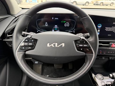 Used 2024 Kia Niro EX FWD image 31