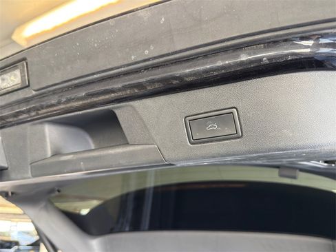 Used 2023 Volkswagen ID.4 Pro image 31