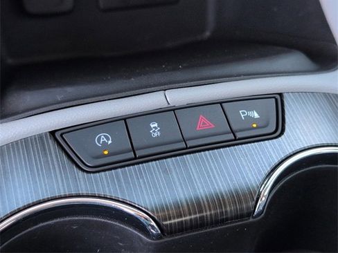 Used 2022 GMC Acadia SLT w/ Technology Package image 22