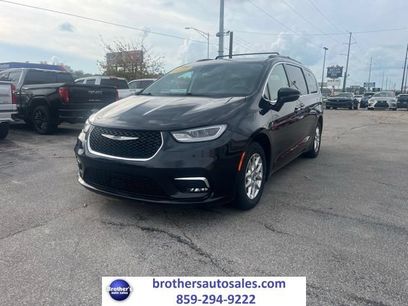 Used 2022 Chrysler Pacifica Touring-L