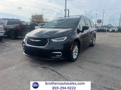 Used 2022 Chrysler Pacifica Touring-L FWD image 1