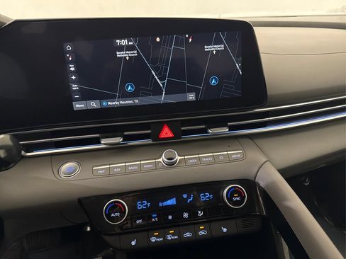 Used 2025 Hyundai Elantra SEL FWD image 39