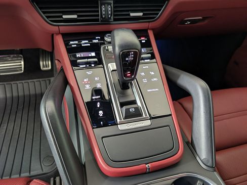 Used 2023 Porsche Cayenne S image 24