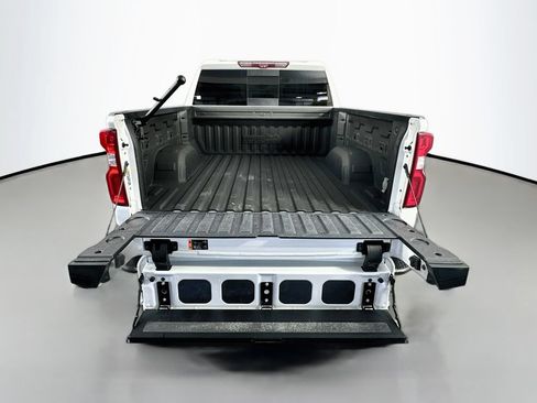 Used 2022 Chevrolet Silverado 1500 High Country w/ Technology Package AWD/4WD image 30