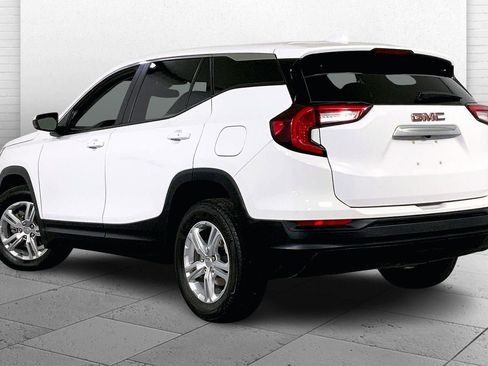 Used 2024 GMC Terrain SLE image 10