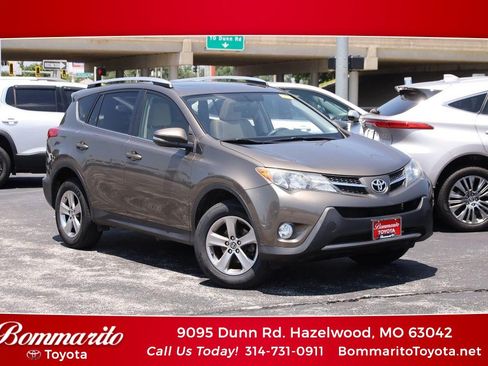 Used 2015 Toyota RAV4 XLE w/ Four Season Floor Mat Package AWD/4WD image 1