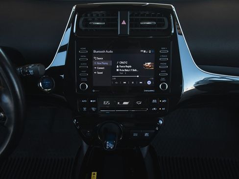 Used 2022 Toyota Prius XLE image 15