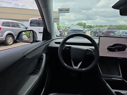 Used 2026 Tesla Model Y AWD image 10