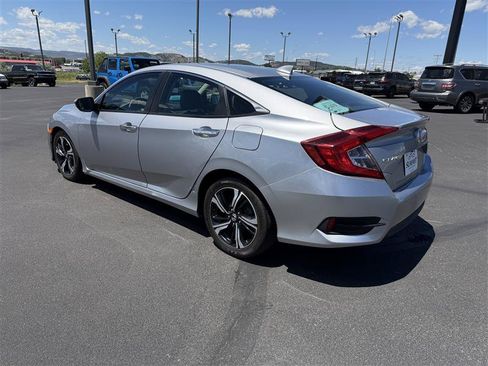 Used 2017 Honda Civic Touring image 5