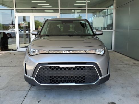 Used 2025 Kia Soul LX w/ LX Technology Package FWD image 2
