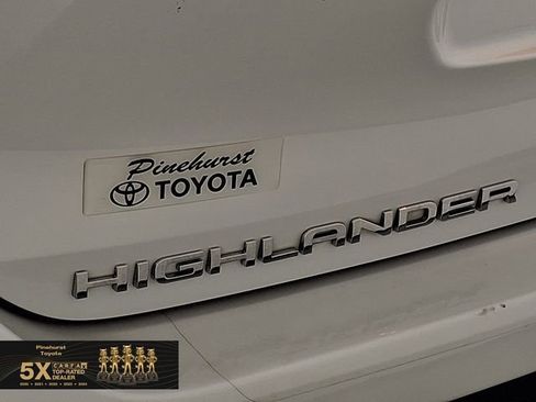 Used 2023 Toyota Highlander LE FWD image 37