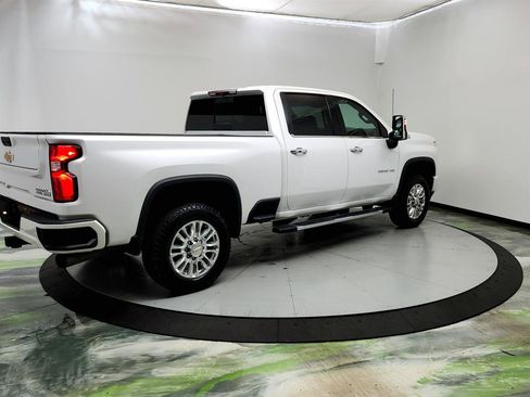 Used 2022 Chevrolet Silverado 2500 High Country w/ Safety Package II image 5