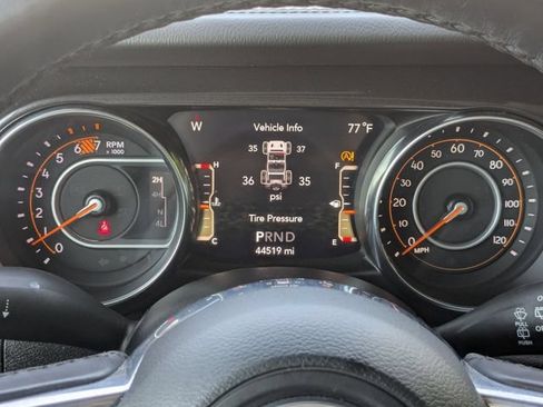 Used 2022 Jeep Wrangler Unlimited Sahara AWD/4WD image 15