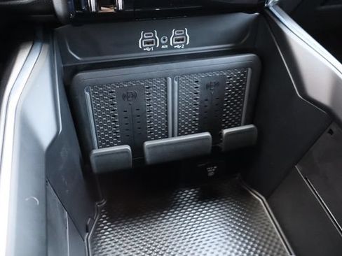 Used 2025 RAM 3500 Laramie AWD/4WD image 33