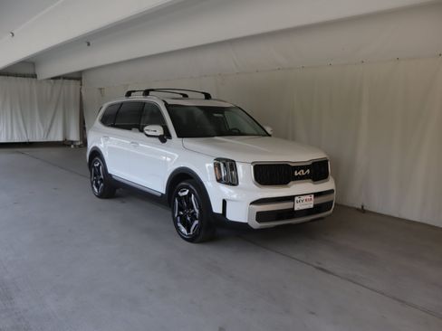 Used 2024 Kia Telluride EX w/ EX Captain's Chair Package AWD/4WD image 1