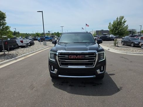 Used 2023 GMC Yukon SLT w/ SLT Premium Package AWD/4WD image 2