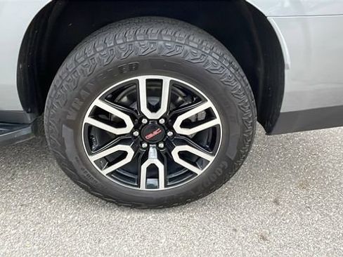 Used 2024 GMC Yukon XL AT4 w/ Technology Package AWD/4WD image 34