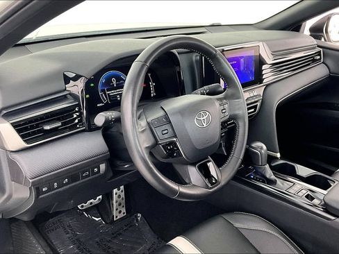 Used 2025 Toyota Camry SE w/ Convenience Package AWD/4WD image 16