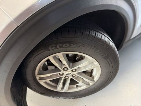 Used 2022 Ford Explorer XLT RWD image 4