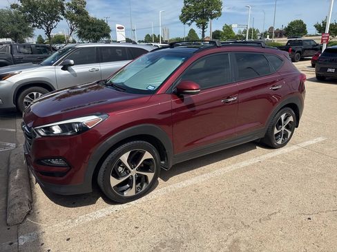 Used 2016 Hyundai Tucson Limited w/ Option Group 03 FWD image 1