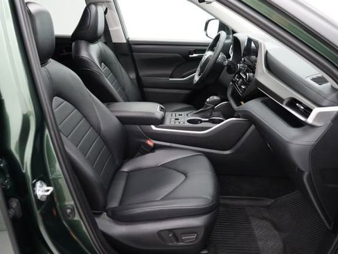 Used 2023 Toyota Highlander XLE image 91