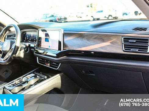 Used 2024 Volkswagen Atlas SE image 27