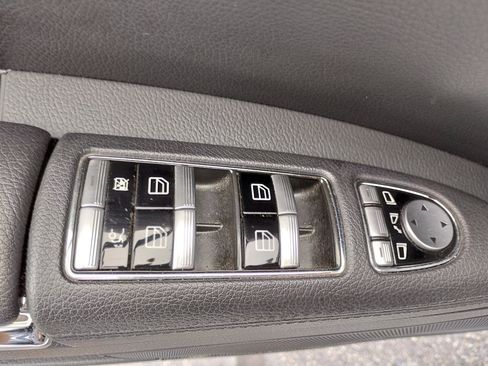Used 2010 Mercedes-Benz S 550 4MATIC image 35