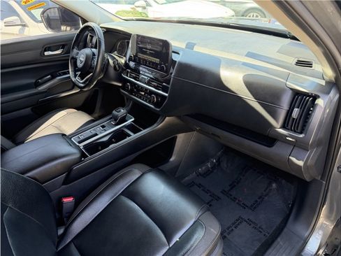 Used 2022 Nissan Pathfinder SL FWD image 32