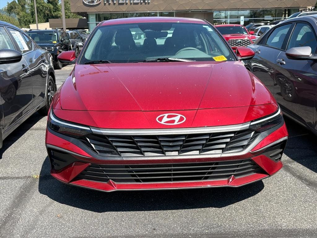 Certified 2024 Hyundai Elantra SEL FWD image 2