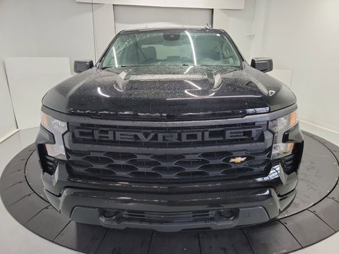 Used 2022 Chevrolet Silverado 1500 Custom image 2