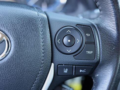 Used 2018 Toyota Corolla SE image 34