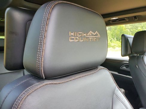 Used 2021 Chevrolet Suburban High Country w/ Premium Package AWD/4WD image 30