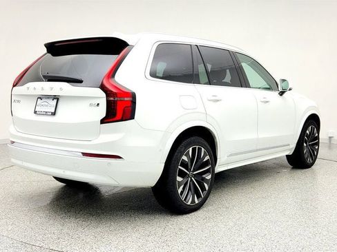Used 2025 Volvo XC90 B6 Plus image 5