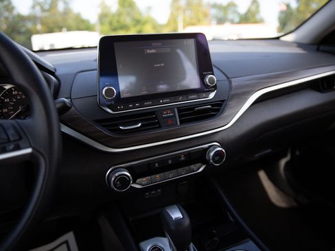 Used 2024 Nissan Altima 2.5 SV image 7