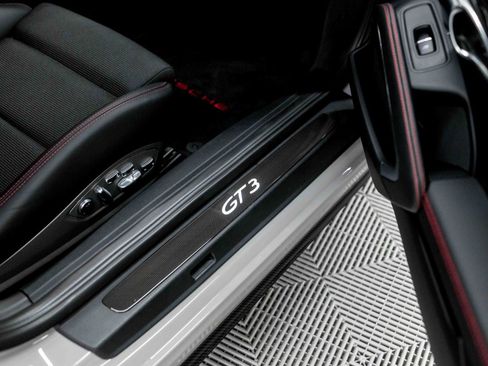 Used 2018 Porsche 911 GT3 RWD image 78